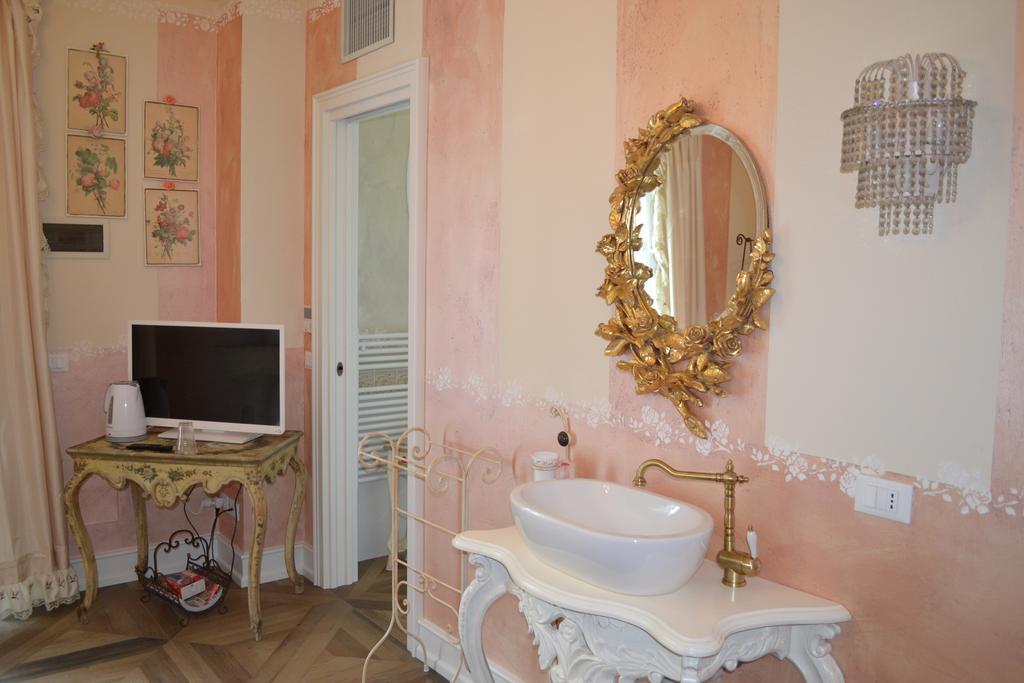 La Maison Delle Favole Desenzano del Garda Phòng bức ảnh
