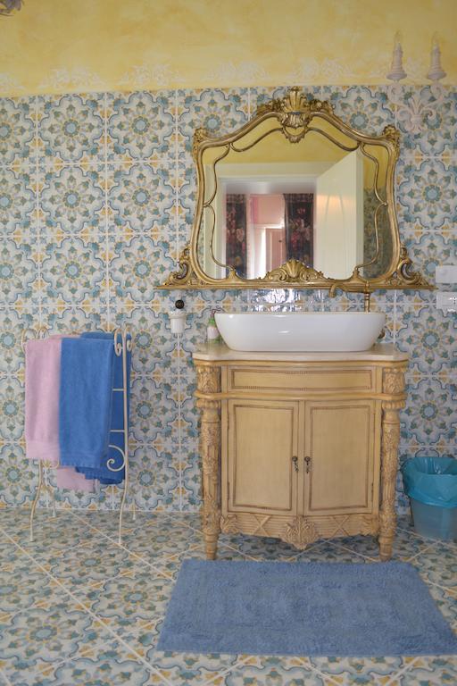 La Maison Delle Favole Desenzano del Garda Phòng bức ảnh