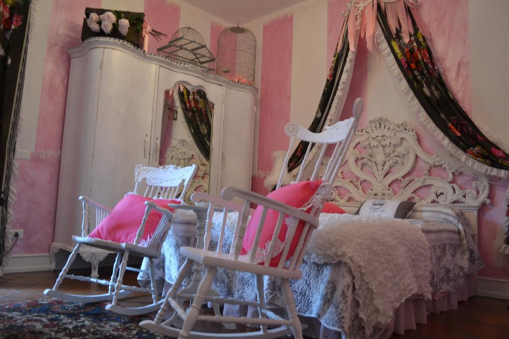 La Maison Delle Favole Desenzano del Garda Phòng bức ảnh