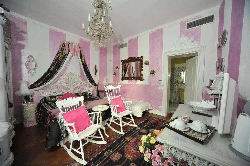 La Maison Delle Favole Desenzano del Garda Phòng bức ảnh